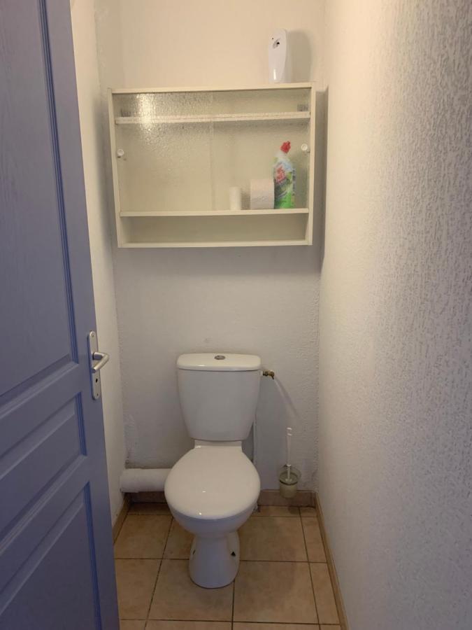 Appartement Dans Residence Avec Piscine Et Parking Uzès Eksteriør bilde