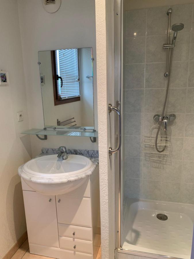 Appartement Dans Residence Avec Piscine Et Parking Uzès Eksteriør bilde